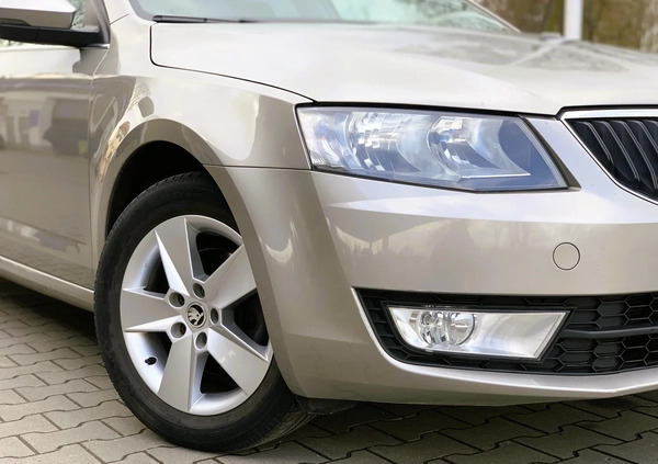 Skoda Octavia cena 29600 przebieg: 209000, rok produkcji 2013 z Strzyżów małe 407